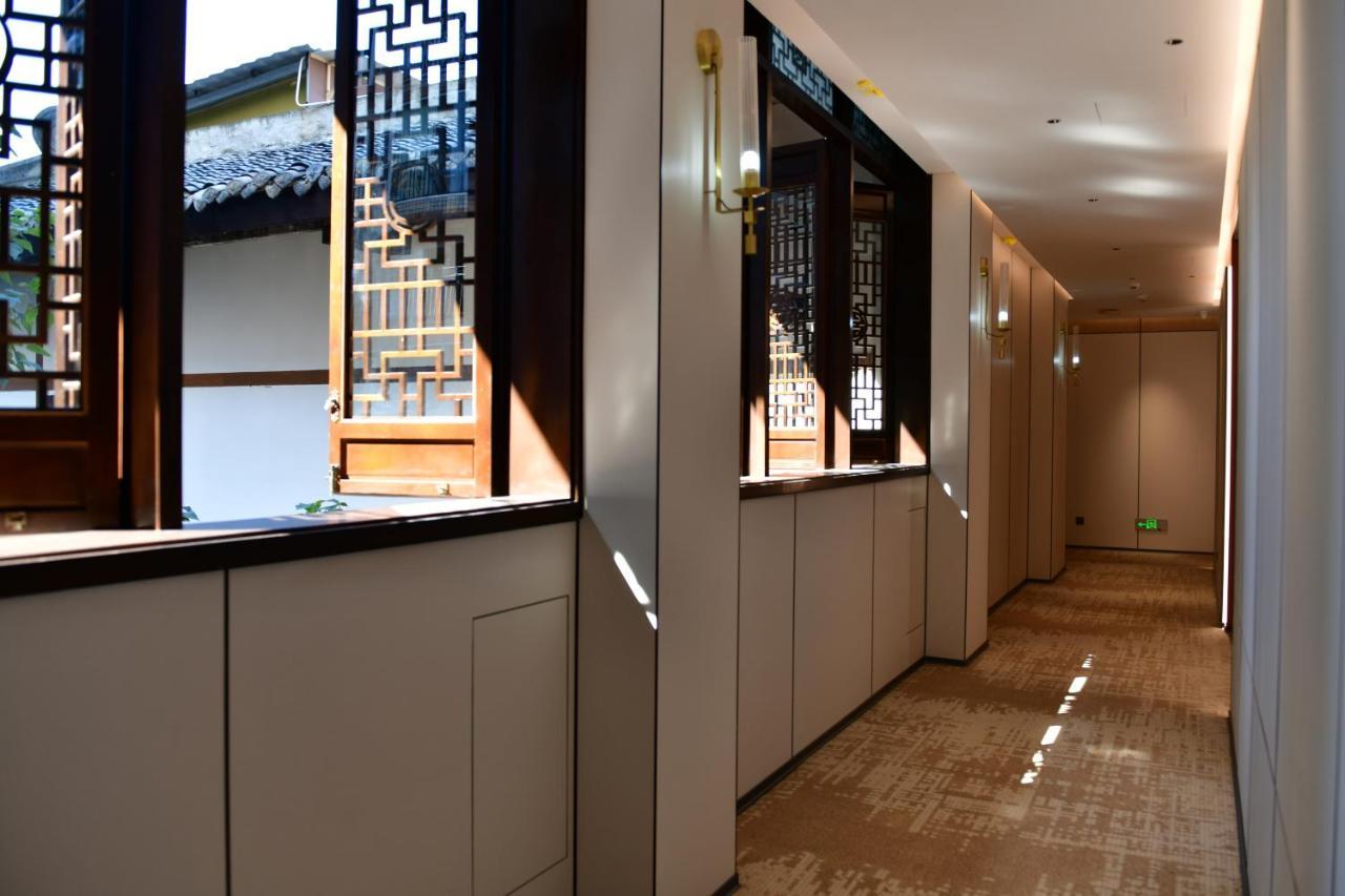 Xishu Garden Inn - Travel Agency Service - Car Rent Service - English Speaking Csengtu Kültér fotó