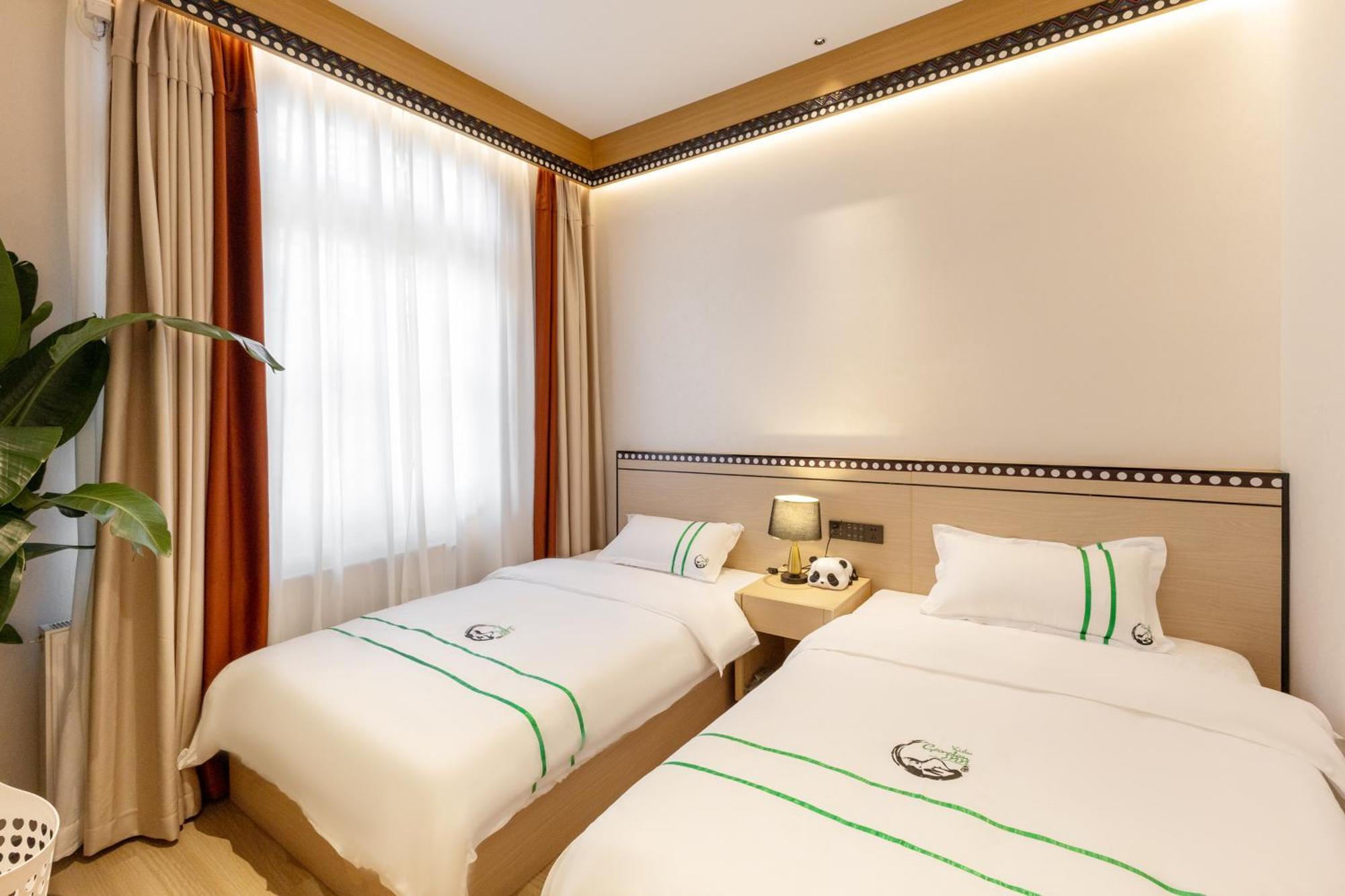 Xishu Garden Inn - Travel Agency Service - Car Rent Service - English Speaking Csengtu Kültér fotó